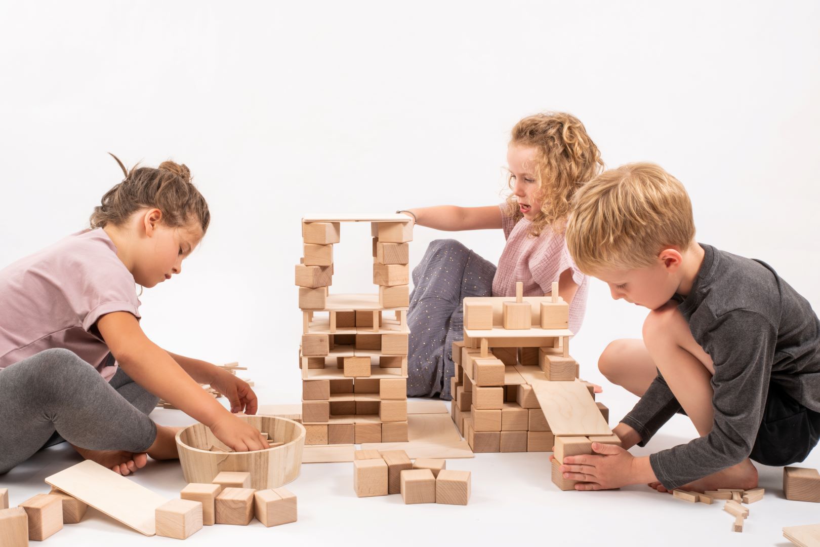 SCHLECHTES SPIELZEUG BLOCKIERT DIE ENTWICKLUNG DER FANTASIE VON KINDERN